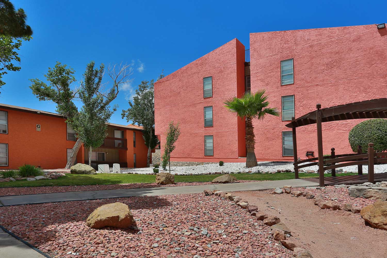 Luna Verde Apartments; pet friendly; one, two, three bedrooms; El Paso, TX near Fort Bliss UTEP